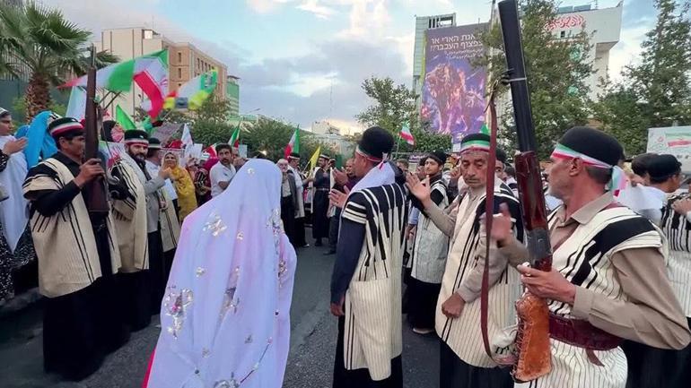 İran’da silahlı aşiret üyeleri sokaklarda