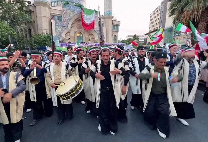İran’da silahlı aşiret üyeleri sokaklarda