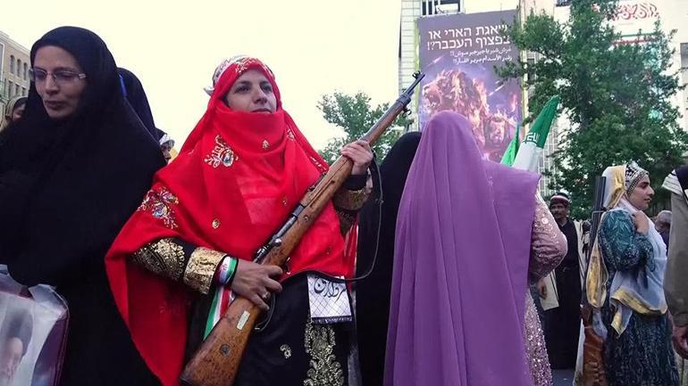 İran’da silahlı aşiret üyeleri sokaklarda