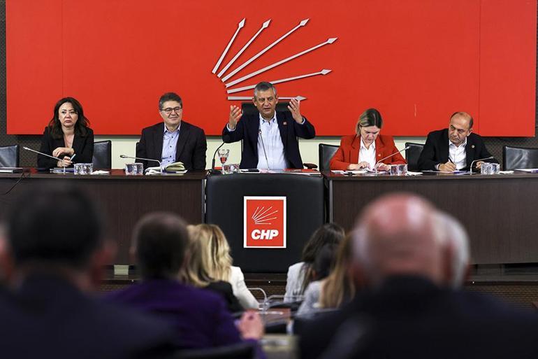 SON DAKİKA CHP Genel Merkezinden ayrılan Özgür Özel, Meclisin önünde... CHPli Başarırdan CNN Türke müdahale