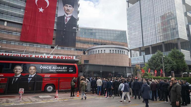 SON DAKİKA CHP Genel Merkezinden ayrılan Özgür Özel, Meclisin önünde... CHPli Başarırdan CNN Türke müdahale