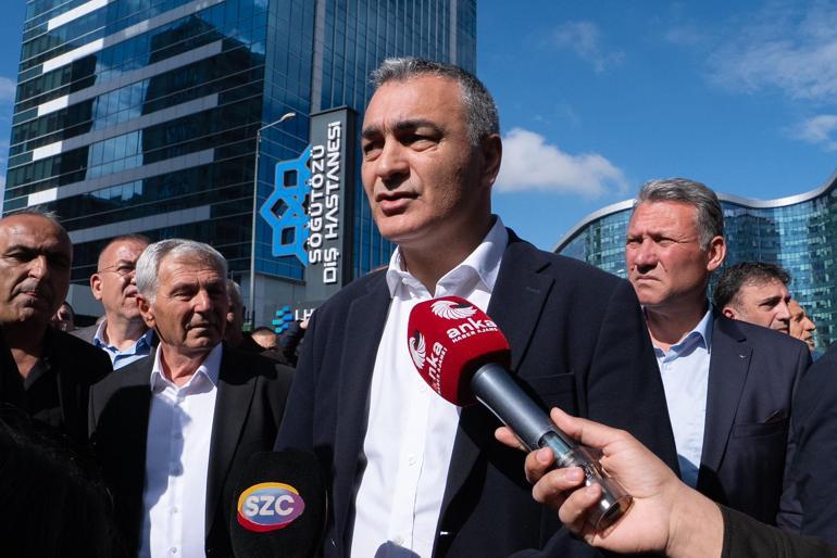 SON DAKİKA Polis CHP Genel Merkezinden ayrılan Özgür Özel TBMMye yürüyor... CHPlİ Başarırdan CNN Türke müdahale