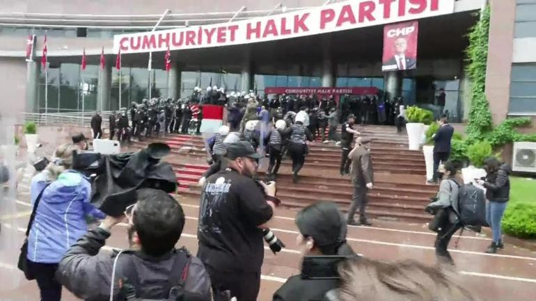 SON DAKİKA CHP Genel Merkezinden ayrılan Özgür Özel, Meclisin önünde... CHPli Başarırdan CNN Türke müdahale