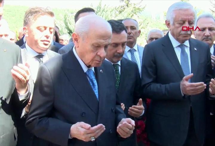 Devlet Bahçeli, Ülkücü Şehitler Anıtını ziyaret etti