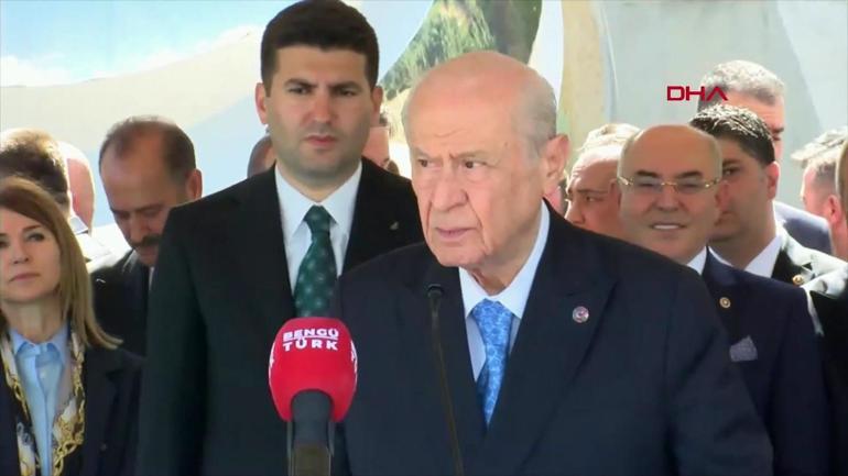 Devlet Bahçeli, Ülkücü Şehitler Anıtını ziyaret etti