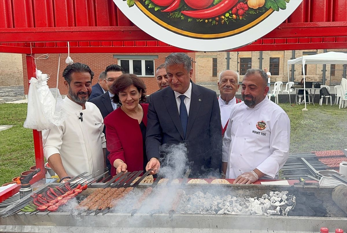 Adana’da “Türk Mutfağı Haftası” etkinliğinde yöresel lezzetler sergilendi