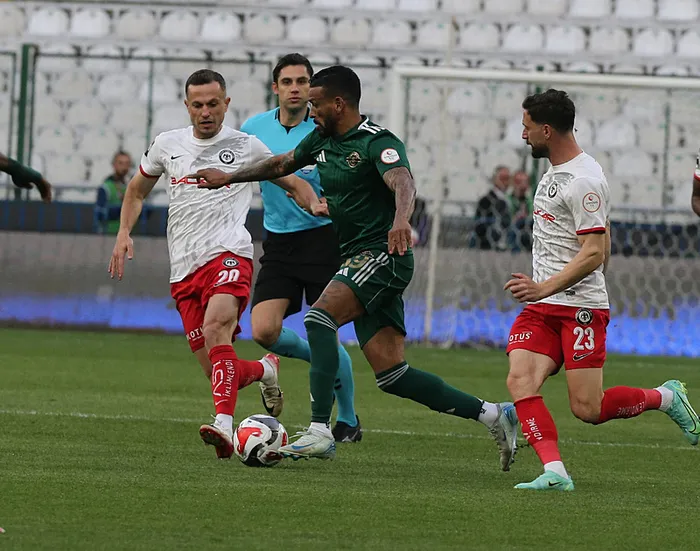 canli-super-lige-cikan-son-takim-belli-oluyor-finalde-esenler-erokspor-corum-fk-maci-1779642636429.jpeg