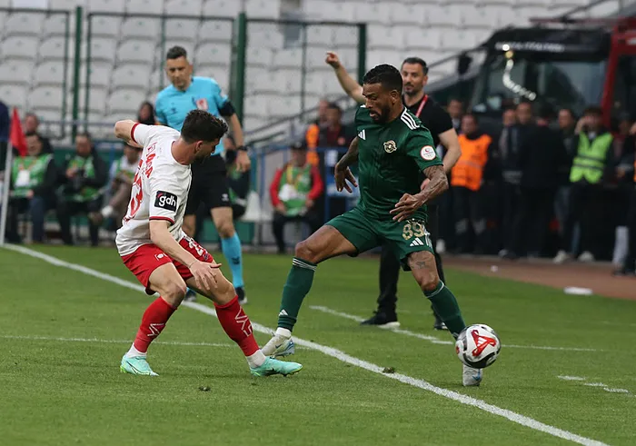 canli-super-lige-cikan-son-takim-belli-oluyor-finalde-esenler-erokspor-corum-fk-maci-1779642649787.jpeg