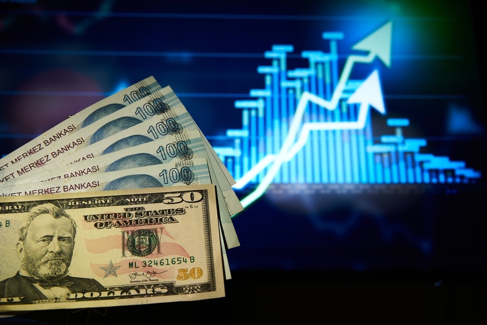 Dolar/TL bir eşiği daha aştı: Rekor serisini sıraladı