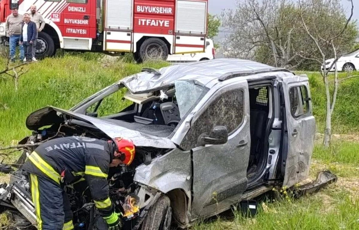 Kontrolden çıkan otomobil tarlaya girdi; 4 yaralı