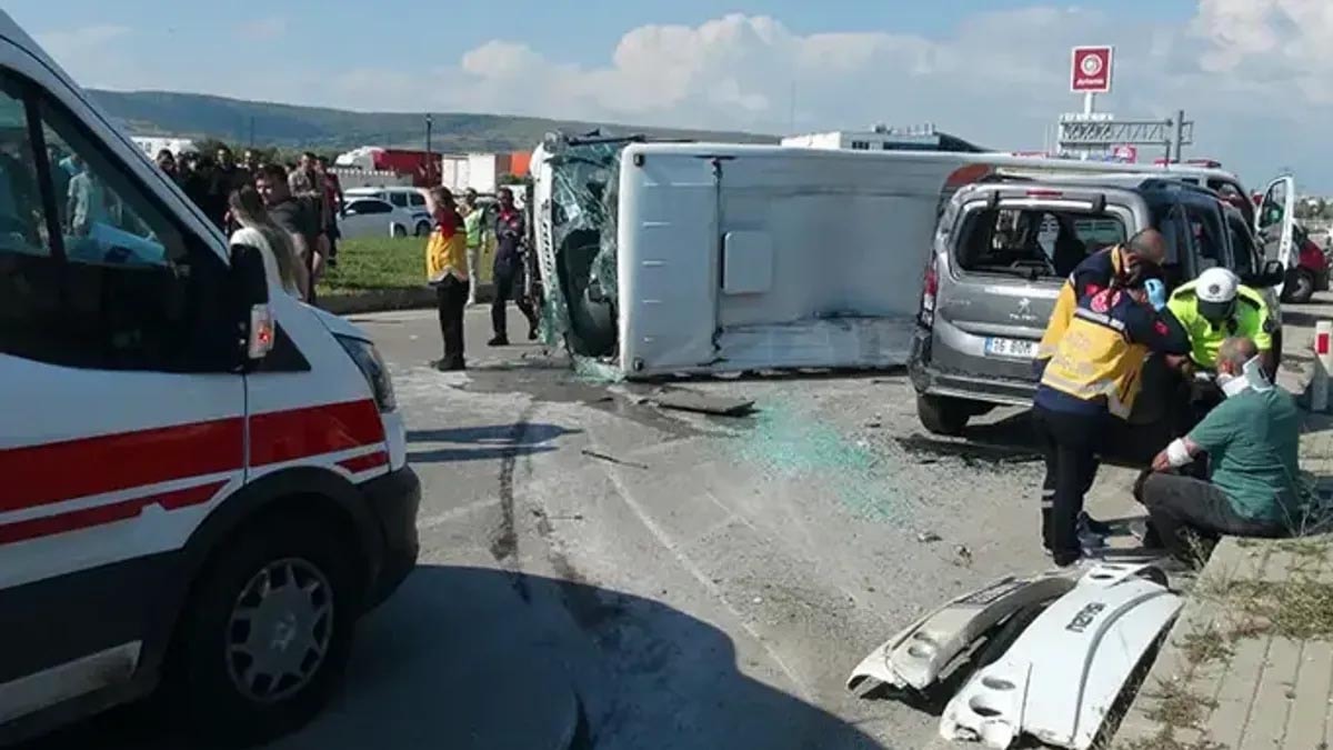 Kilis’te devrilen otomobildeki 7 kişi yaralandı