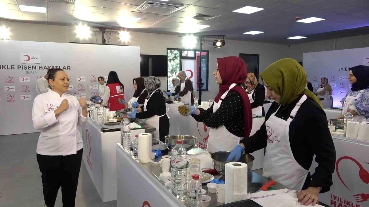 Türk Kızılay’ın “iyilikle pişen hayatlar’ atölyesi Bursa’da kadınlarla buluştu