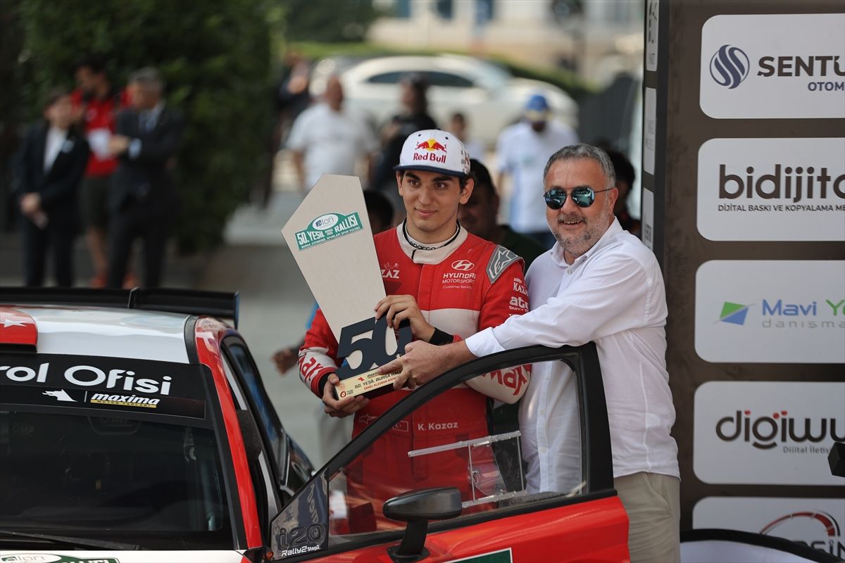50. Yeşil Bursa Rallisi’nde kazanan genç pilot Kerem Kazaz oldu