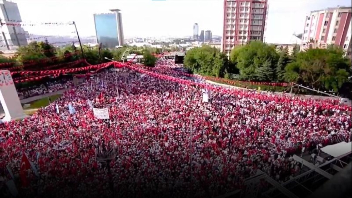 ‘Saray’daki Sultana siyasetteki butlana boyun eğmeyeceğiz’ İYİ Parti’den Ankara’da Tarihi Bayrak Mitingi