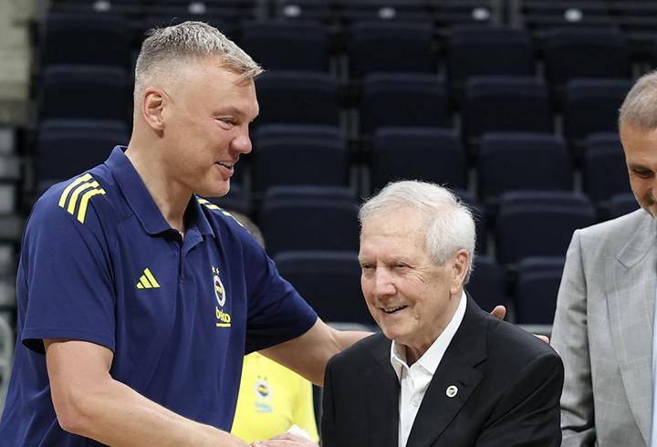 Aziz Yıldırım, final serisi öncesi Fenerbahçe Beko’ya ziyarette bulundu