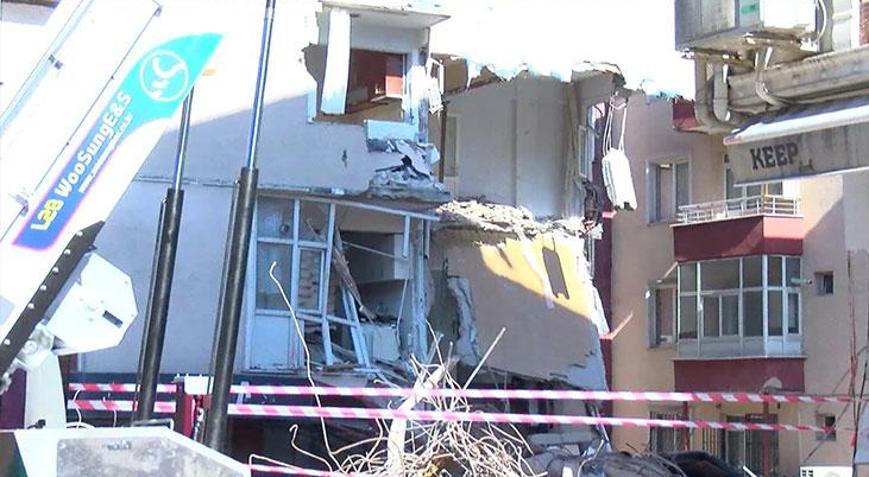 Güngören’de apartman yıkımı kabusa döndü! Bir anda çöktü, 2 bina tahliye edildi
