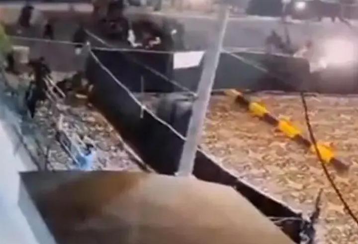 Pakistan’da bir araç camiye daldı: 2 ölü, 30 yaralı