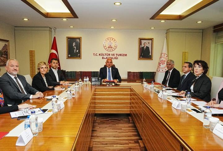 Turizm sektörünün temsilcileri Bakan Ersoy ile bir araya geldi