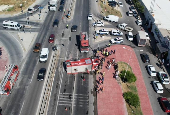Büyükçekmece’de itfaiye aracı devrildi; 3 itfaiye eri yaralandı