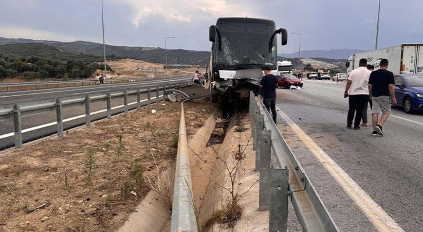 Aydın’da feci kaza! Otomobille yolcu otobüsü çarpıştı: 9 kişi yaralandı