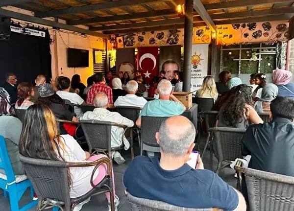ak-parti-istanbuldan-39-ilcede-uye-bulusmasi-5-ayda-50-bin-yeni-uye-1781621728046.jpg
