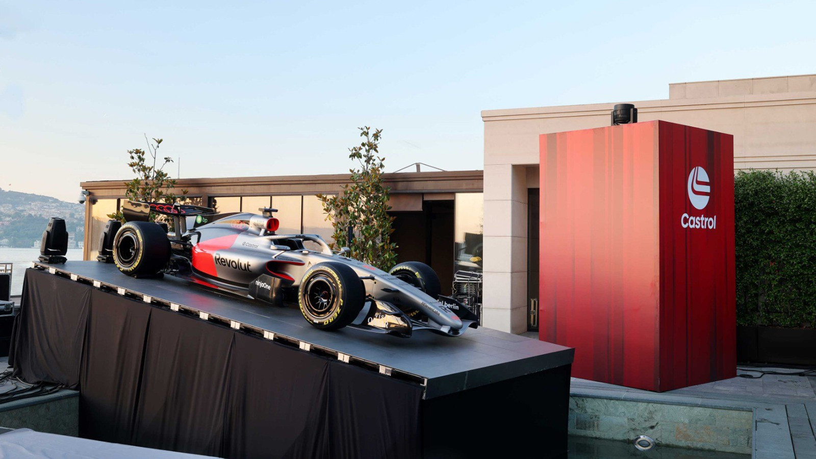 Audi’nin Formula 1’deki yeni aracı R26 Showcar İstanbul’da