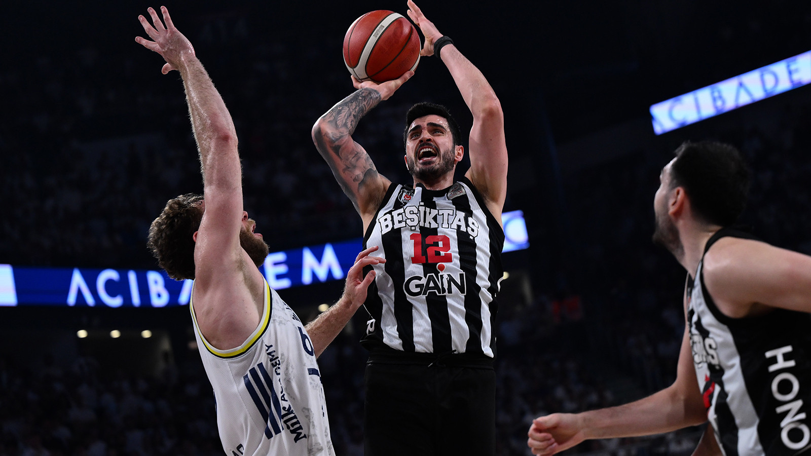 Beşiktaş GAİN Basketbol Takımı, Canberk Kuş’a veda etti