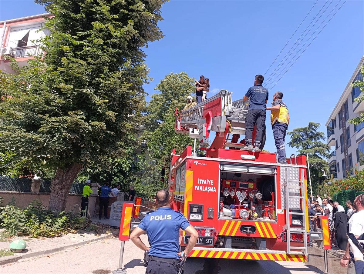 Bursa’da apartman dairesinde çıkan yangın söndürüldü