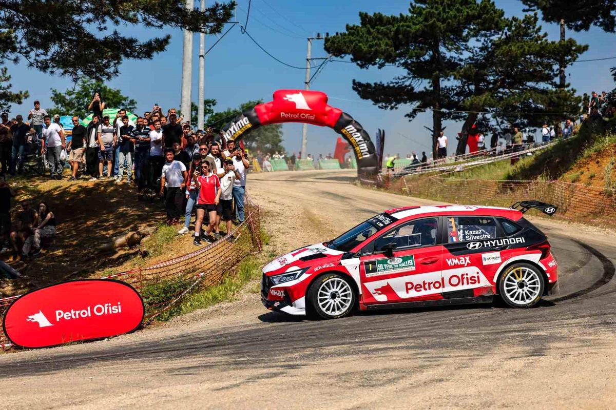 Bursa Rallisi’ni Kerem Kazaz kazandı