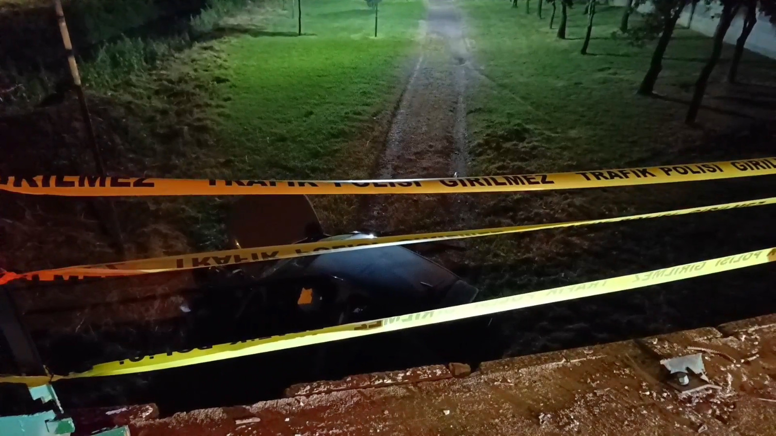 Bursa’da otomobil dereye uçtu: Sürücü yaralandı