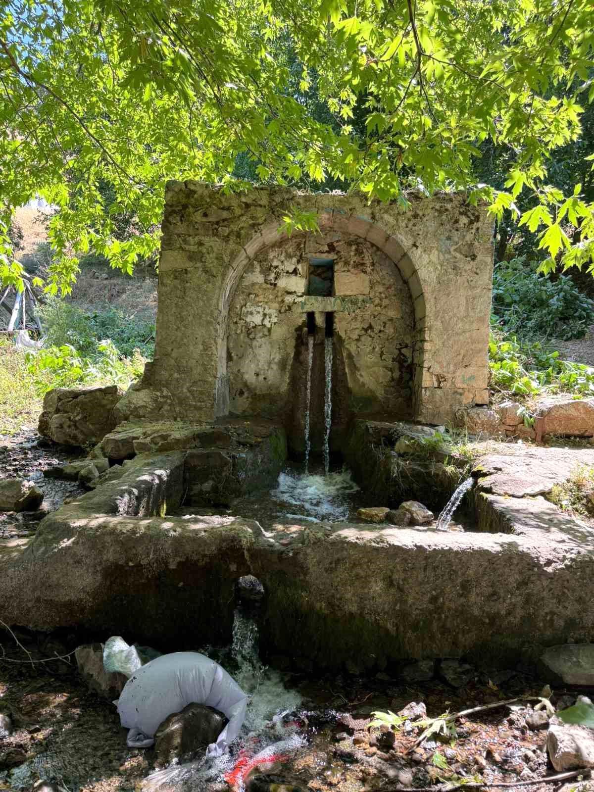 Diyarbakır’da tarihi çeşme harabeye döndü