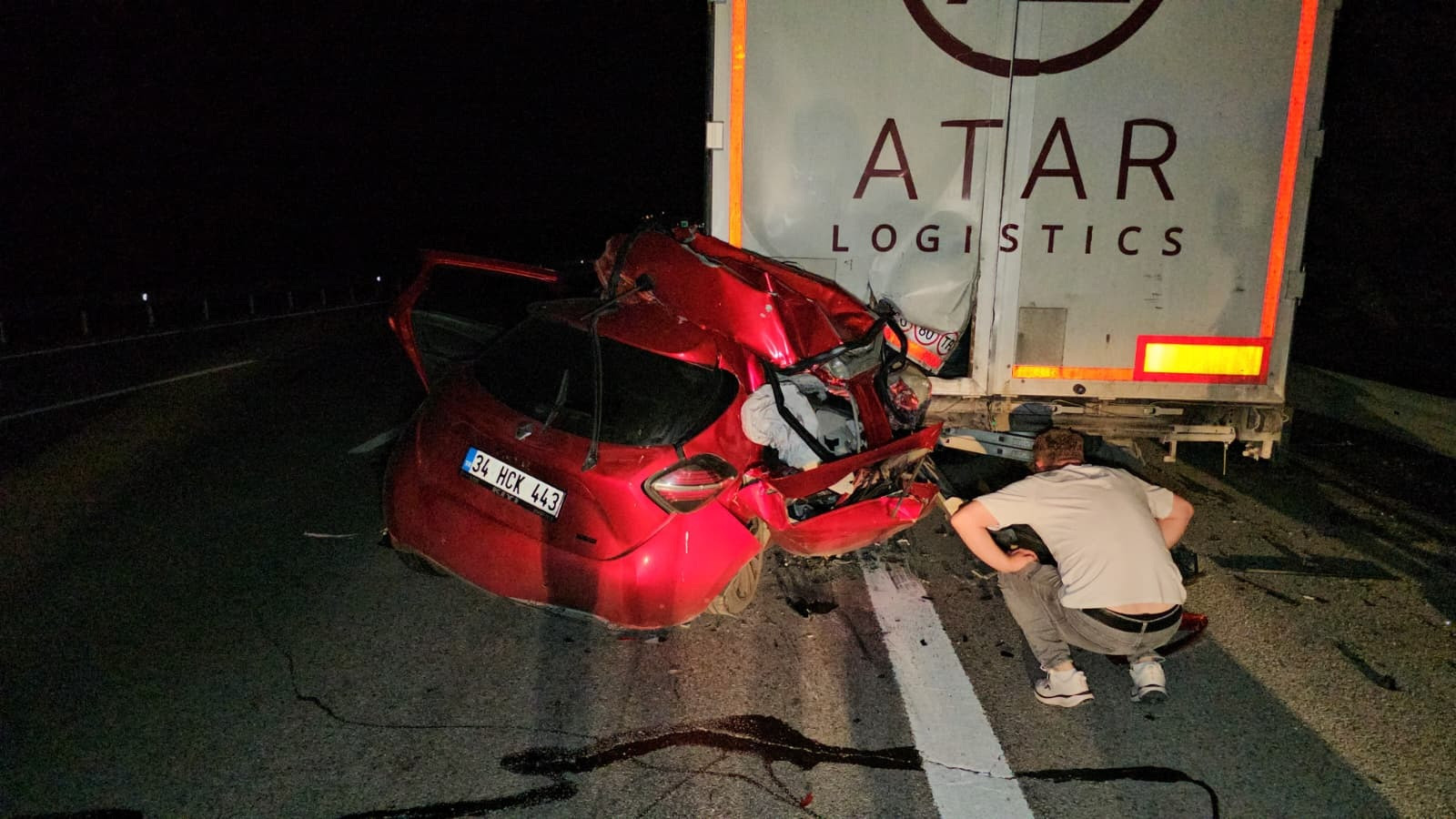 Edirne’de TIR’a arkadan çarpan sürücü can verdi
