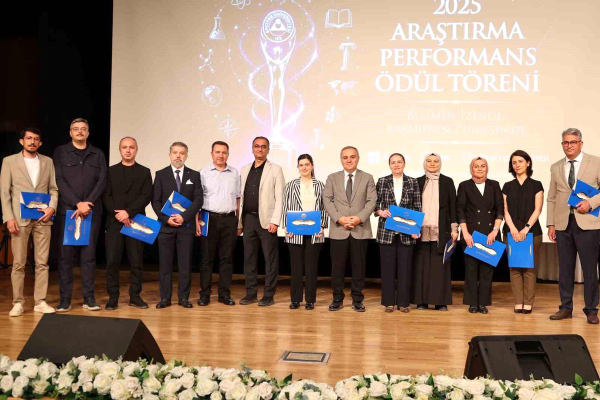 ERÜ’de ‘2025 Yılı Araştırma Performans Ödül Töreni’ düzenlendi