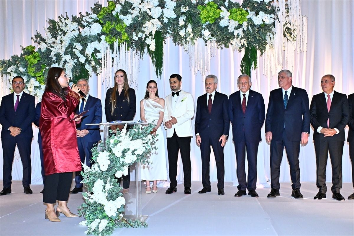 İYİ Parti Genel Başkanı Dervişoğlu nikah şahidi oldu
