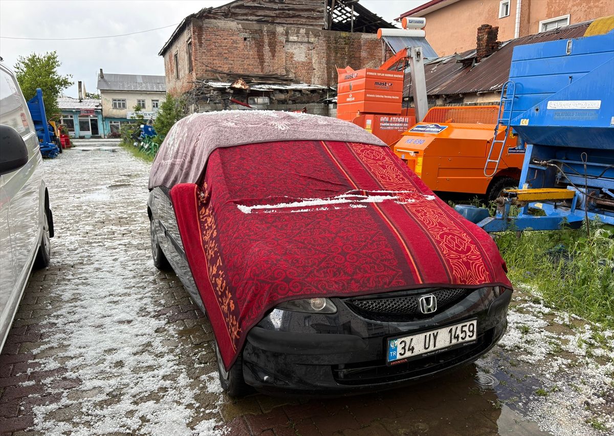 Kars’ta dolu, Erzurum’da sağanak etkili oldu