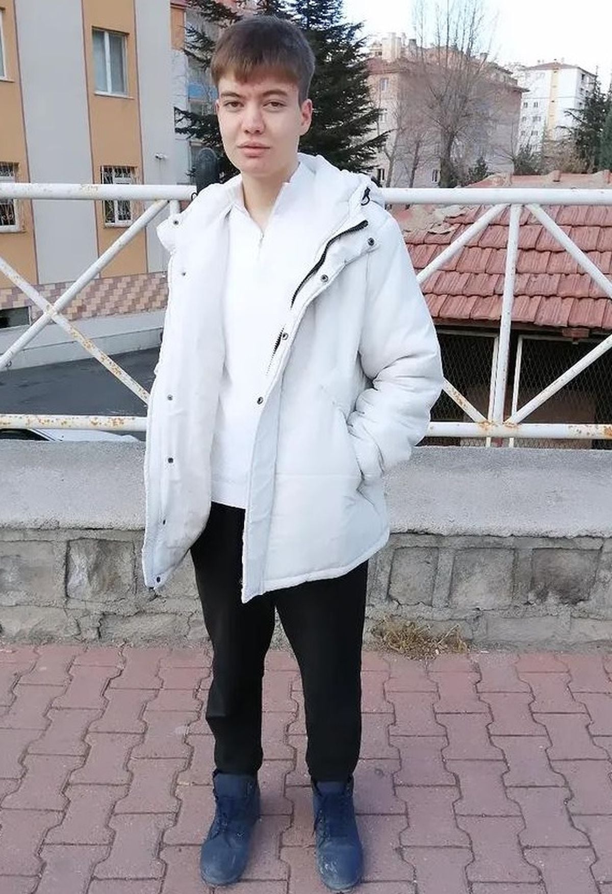 Kayseri’de bıçaklanarak öldürülen Alper, toprağa verildi