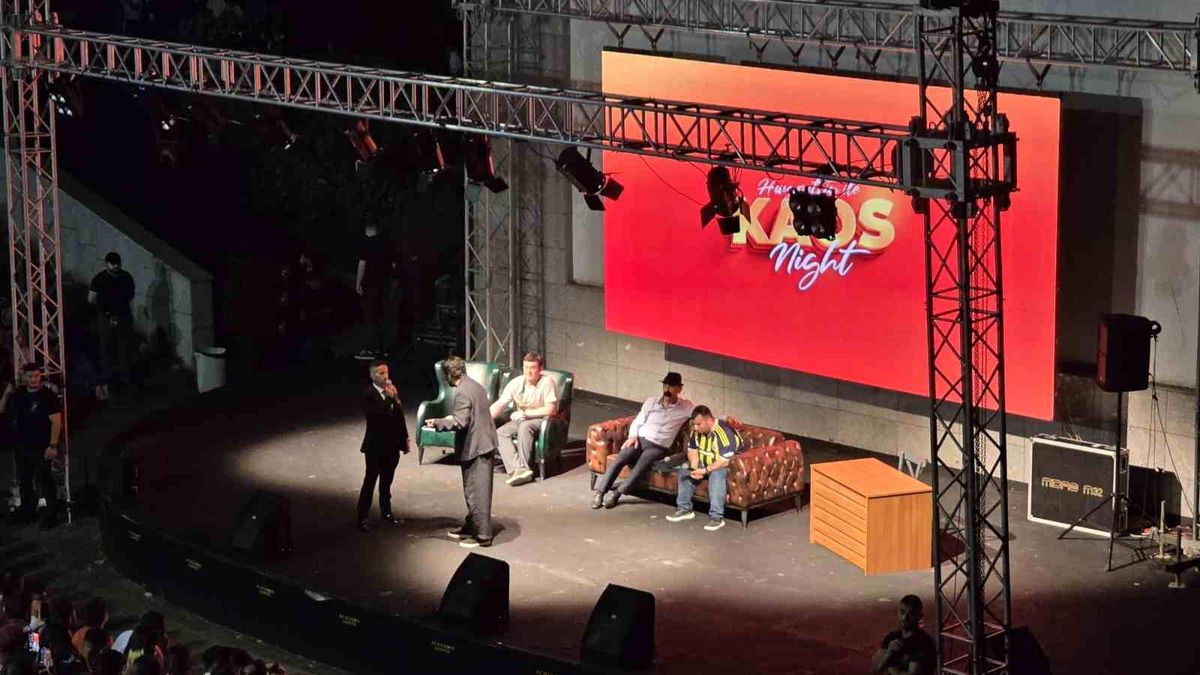 Komedyen Hayrettin, Karadeniz Ereğli’de kahkaha dolu gece yaşattı