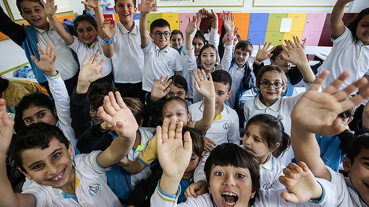 MEB takvimi açıklandı! Ara tatiller kalkıyor mu?