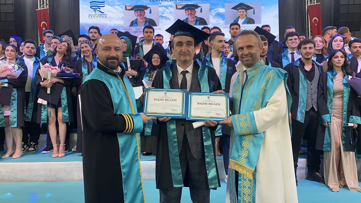54 Yaşında 2 Bölümü Birincilikle Bitirdi: Okudukça Gençleştim