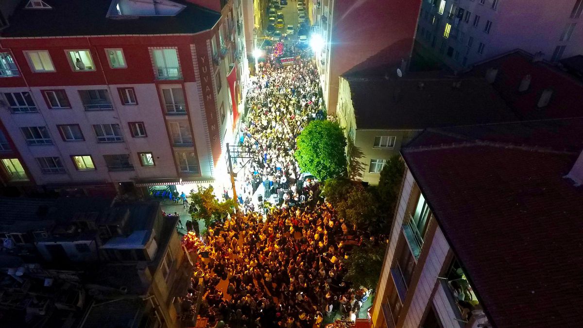 Tekirdağ’da şalvar gecesine yoğun ilgi; katılımcılar sokağa sığmadı