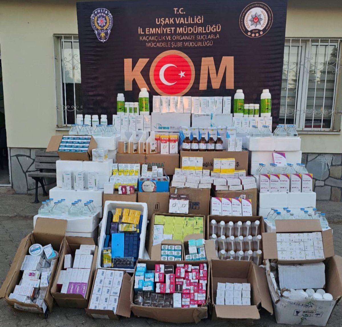 Uşak’ta son kullanım tarihi geçmiş 1860 hayvansal ilaç ele geçirildi