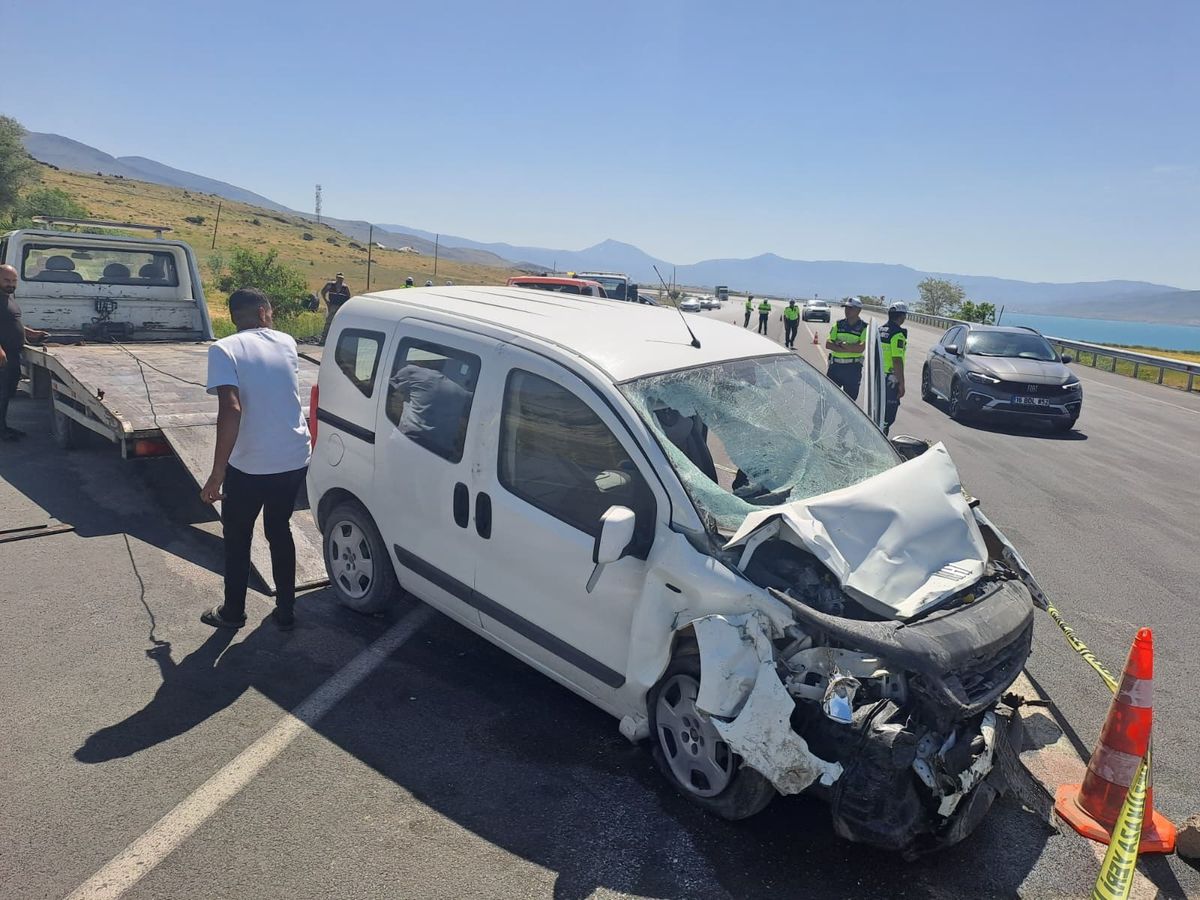 Van’da Sivil Aracın Askeri Araça Çarptığı Kazada 1 Asker Şehit Oldu