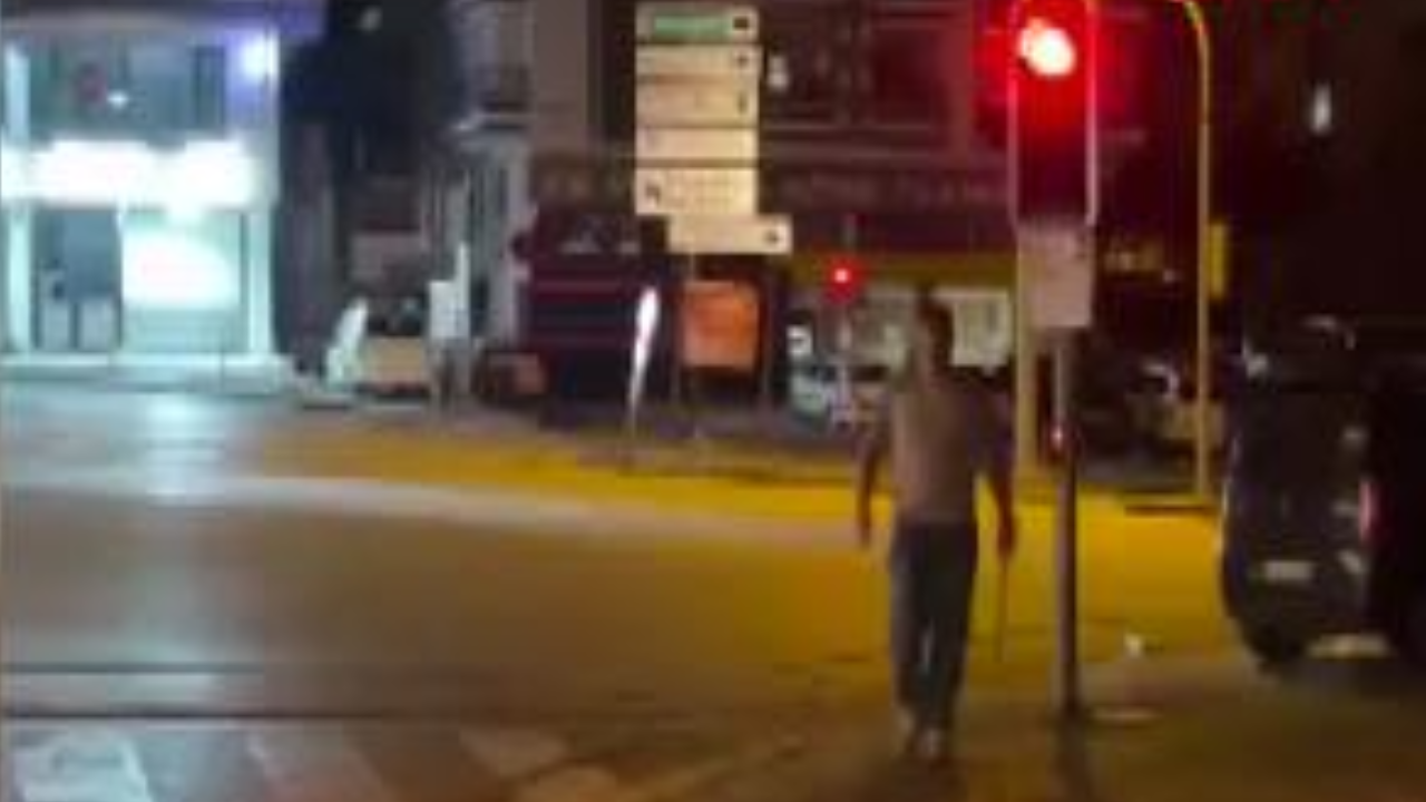 Yol verme kavgasında silah çeken polis görevden uzaklaştırıldı