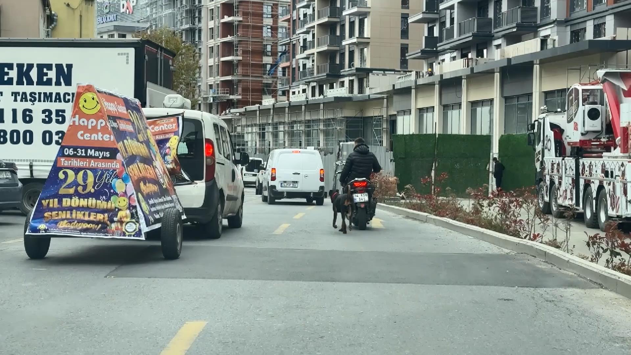 Motosiklete bağladığı köpeği metrelerce koşturdu!
