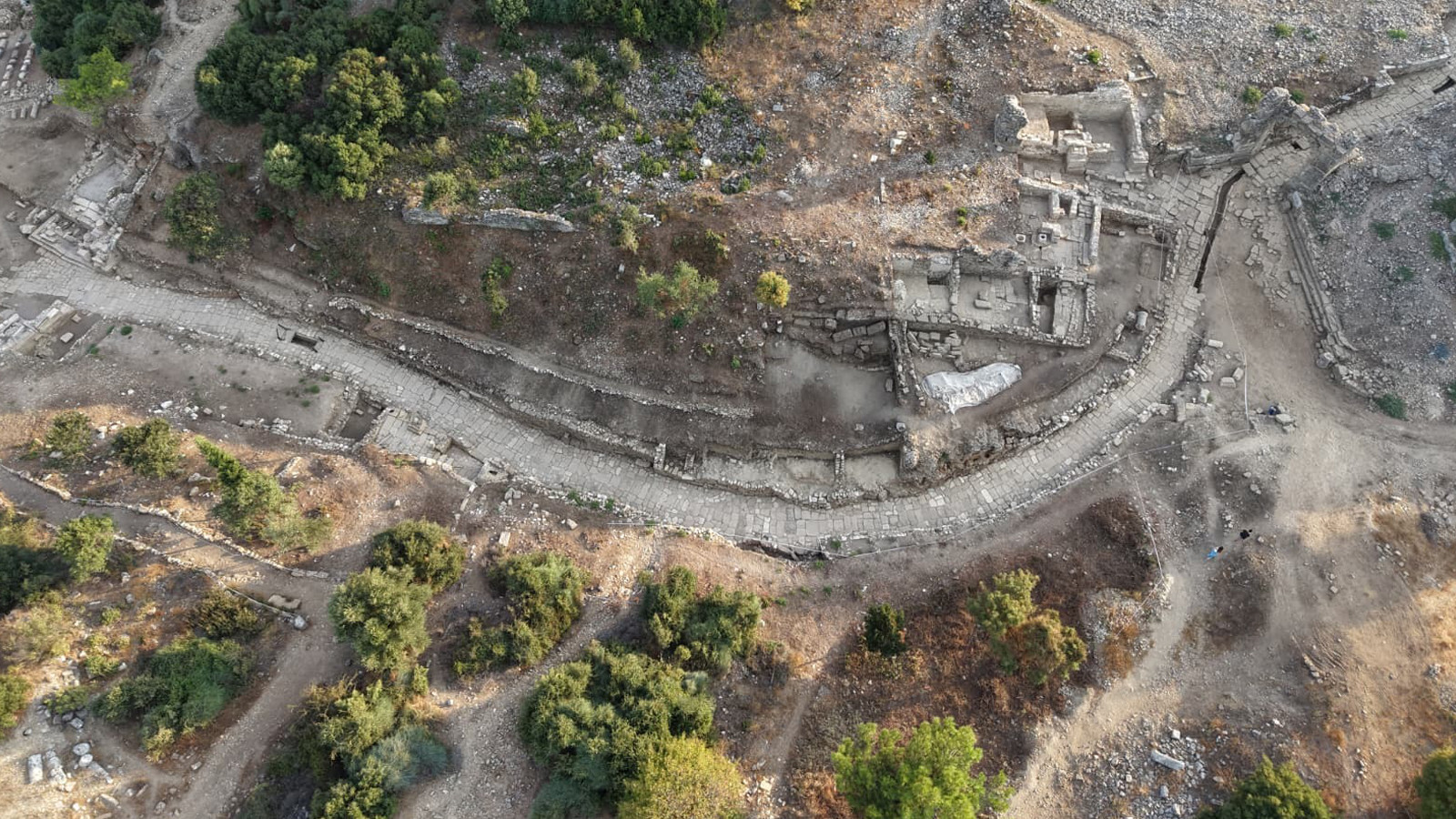 2 bin yıllık cadde gün yüzüne çıktı!