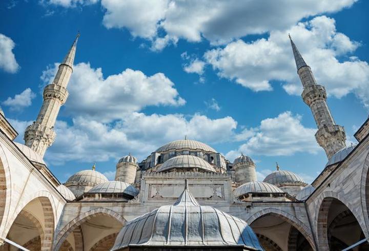 Rüyada Ezan Sesi Duymak Ne Anlama Gelir? Rüyada Ezan Dinlemek Nasıl Yorumlanır?