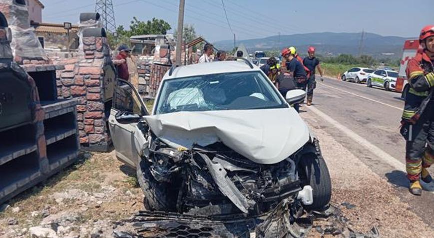 Balıkesir Erdek’te zincirleme kaza! Hastane çalışanı yaşamını yitirdi: 2 yaralı
