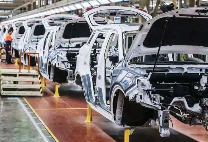 Üretim traktörde düşerken ağır vasıtada artışta