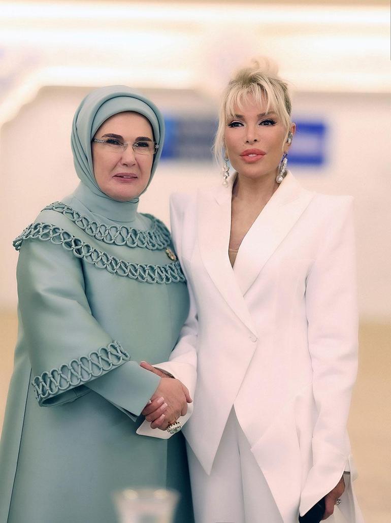 Süperstar Ajda Pekkan bu kez şarkılarını First Ladyler için söyledi
