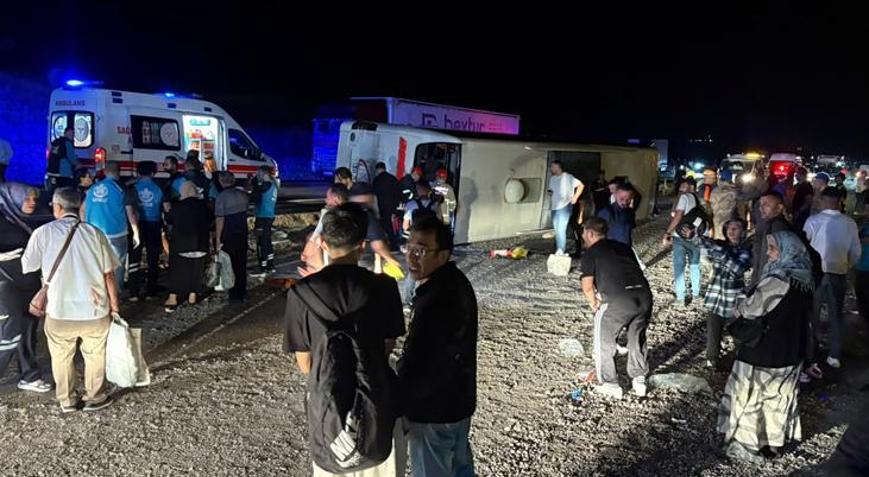 Kırıkkale’de yolcu otobüsü şarampole devrildi: 10 yaralı